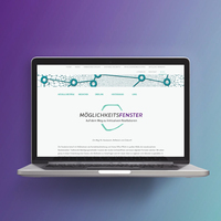 Laptop mit Startseite des Blogs "Möglichkeitsfenster".