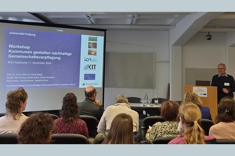 Publikum bei einem Vortrag zu Gemeinschaftsverpflegung.