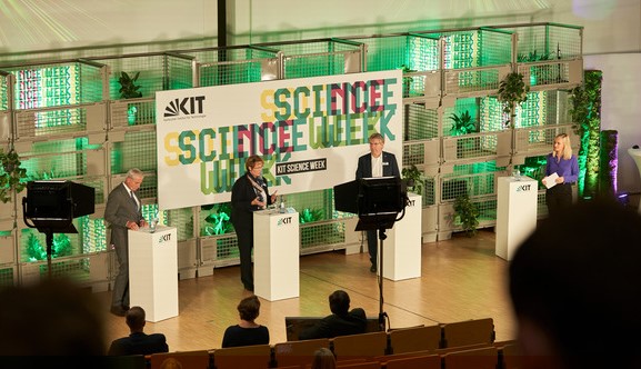 Impressionen der letzten Science Week: Podiumsdiskussion